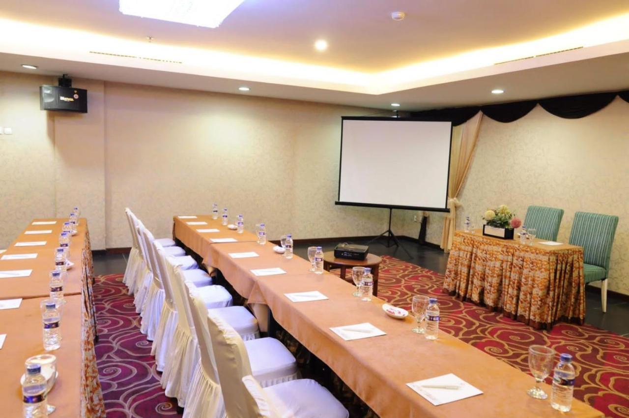 Asialink Premier Karawang Exterior foto