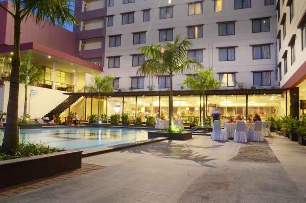 Asialink Premier Karawang Exterior foto
