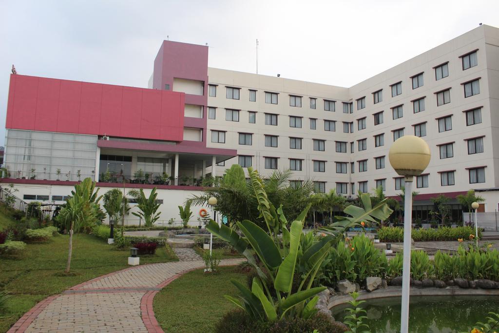 Asialink Premier Karawang Exterior foto